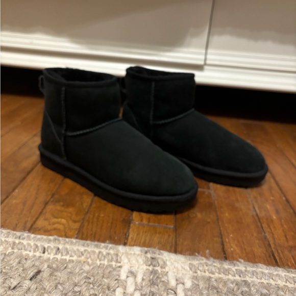 UGG Classic Mini II Boot - Picture 2 of 8